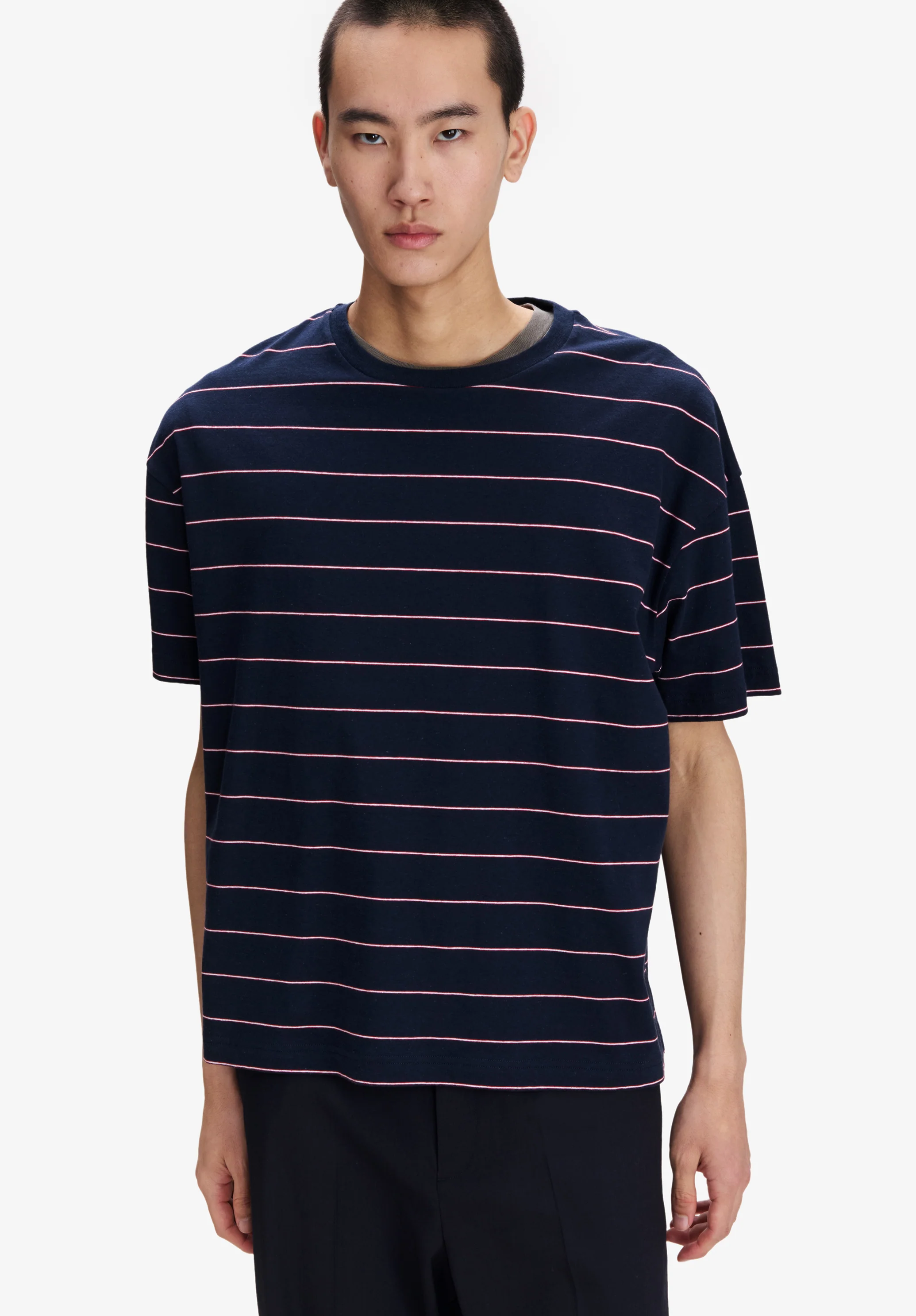Loose navy blue t-shirt with pink stripes - Image 4