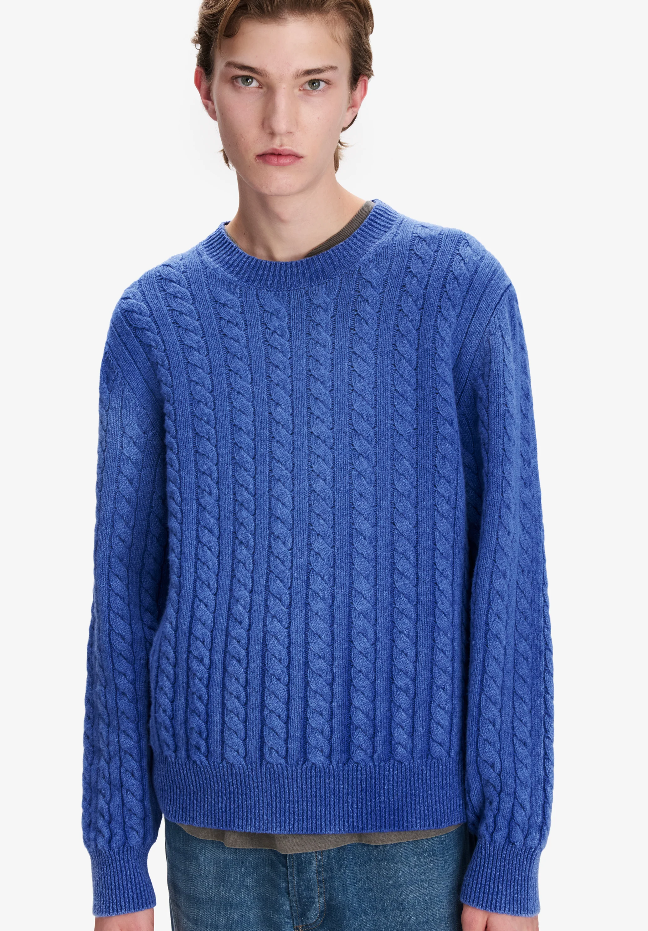 Oversized blue cable-knit sweater - Image 4